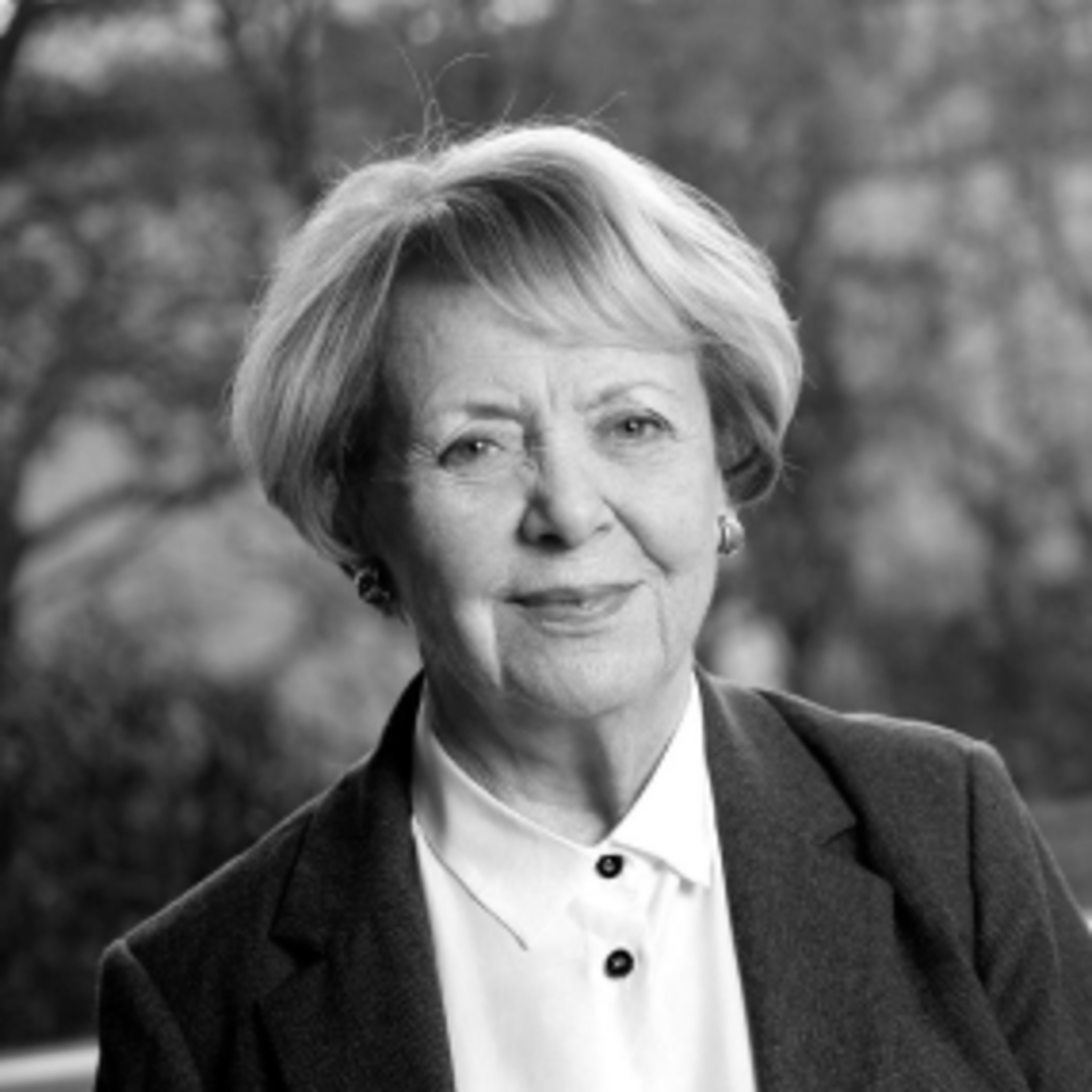 Picture of Vigdís Finnbogadóttir, former President of Iceland and the patron of the fund