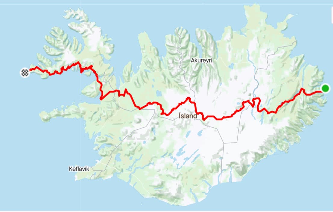 Kort af Íslandi, með leiðina merkta mitt í gegnum landið, frá Dalatanga í austri til Látrabjargs í vestri.