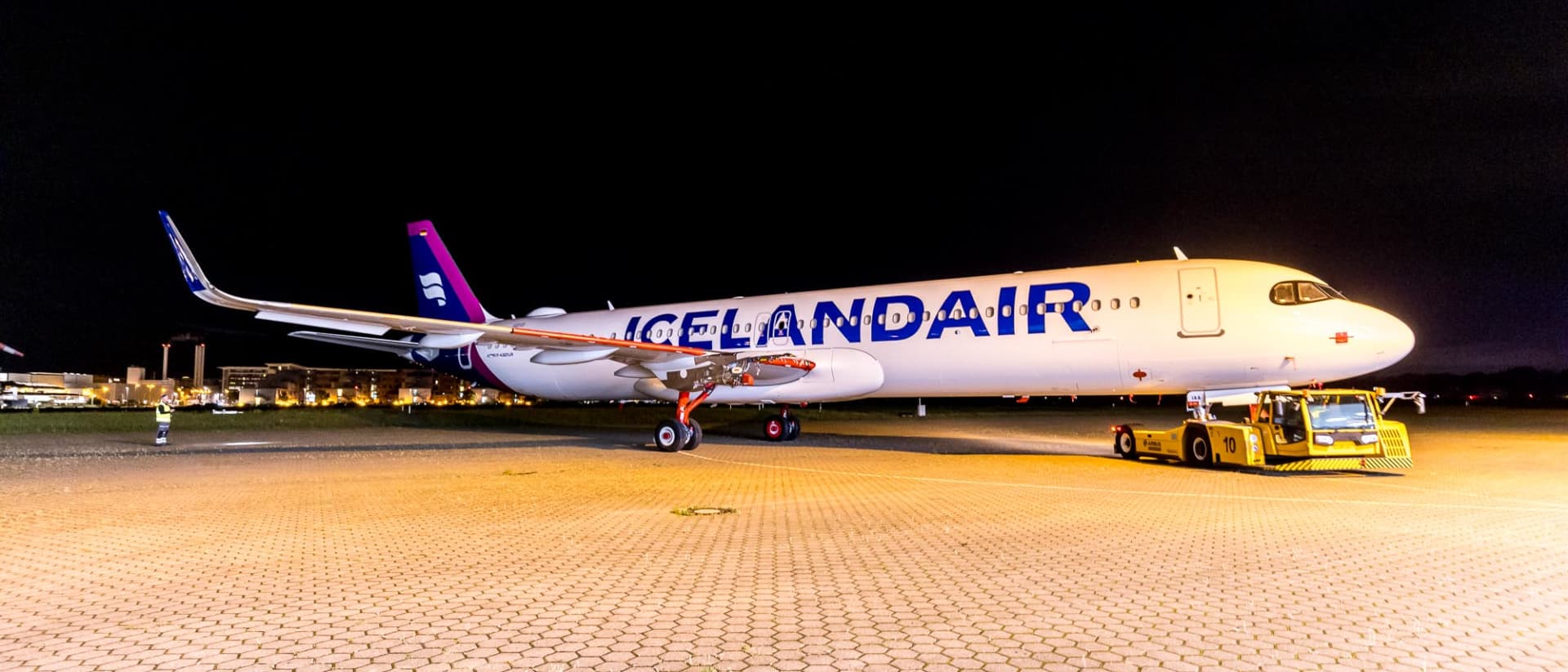 航空機・ヘリコプター Inflight1:200 Iceland Air A321NEO TF-IAB Icelandair's first Airbus A321 rolled out of the paint shop