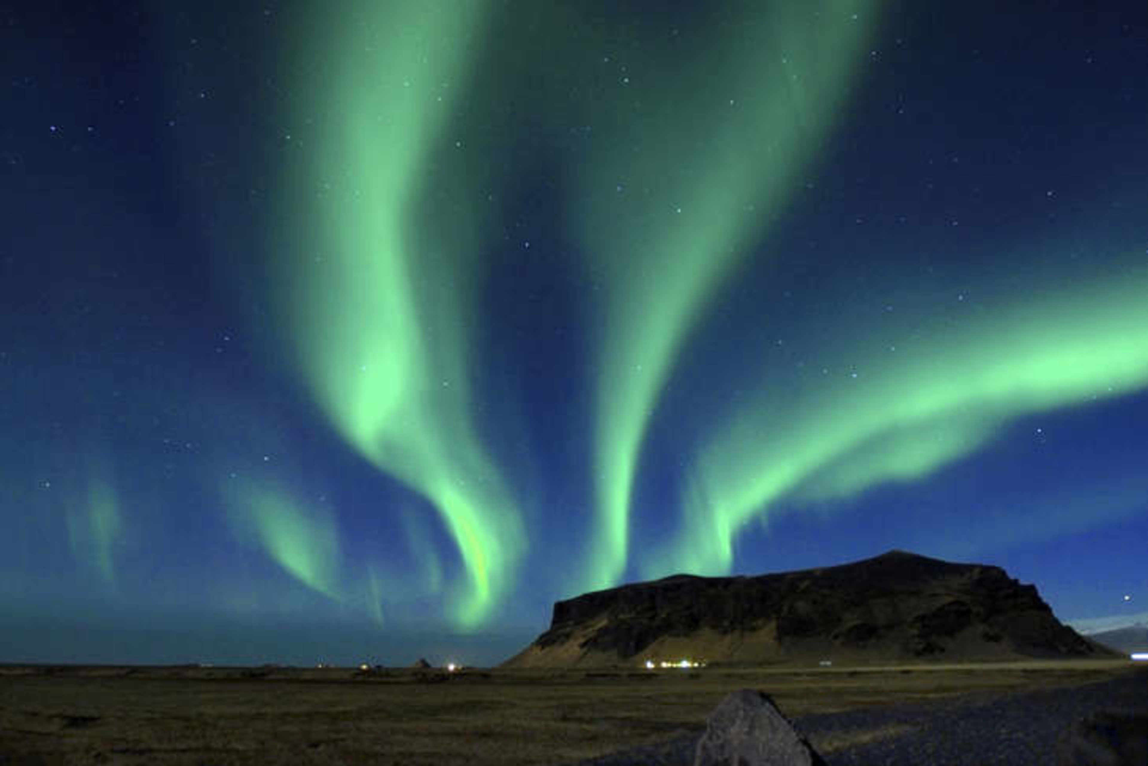 698113_nasa-predicts-best-northern-lights-in-a-decade