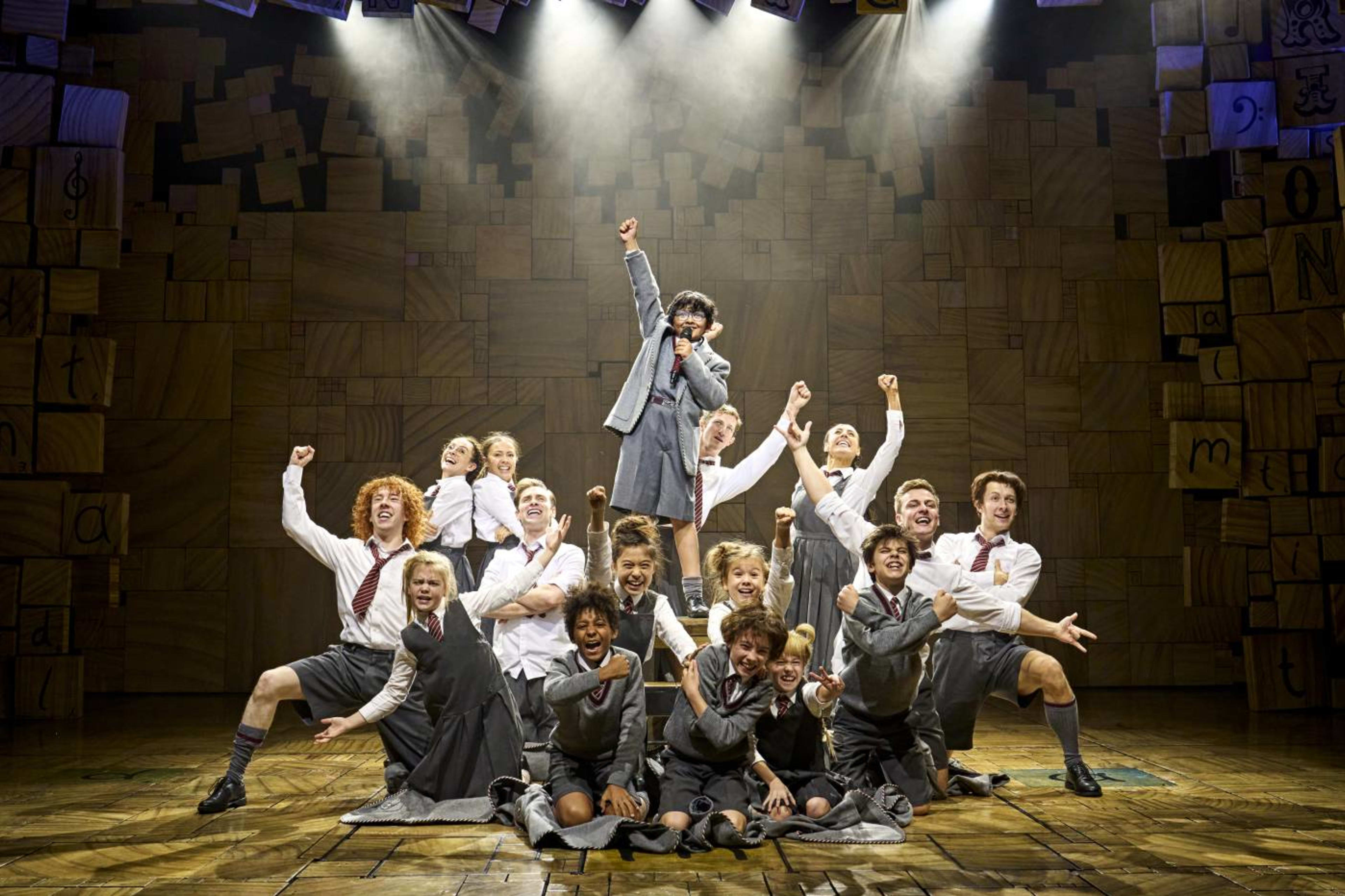 Matilda-the-Musical_Group 1