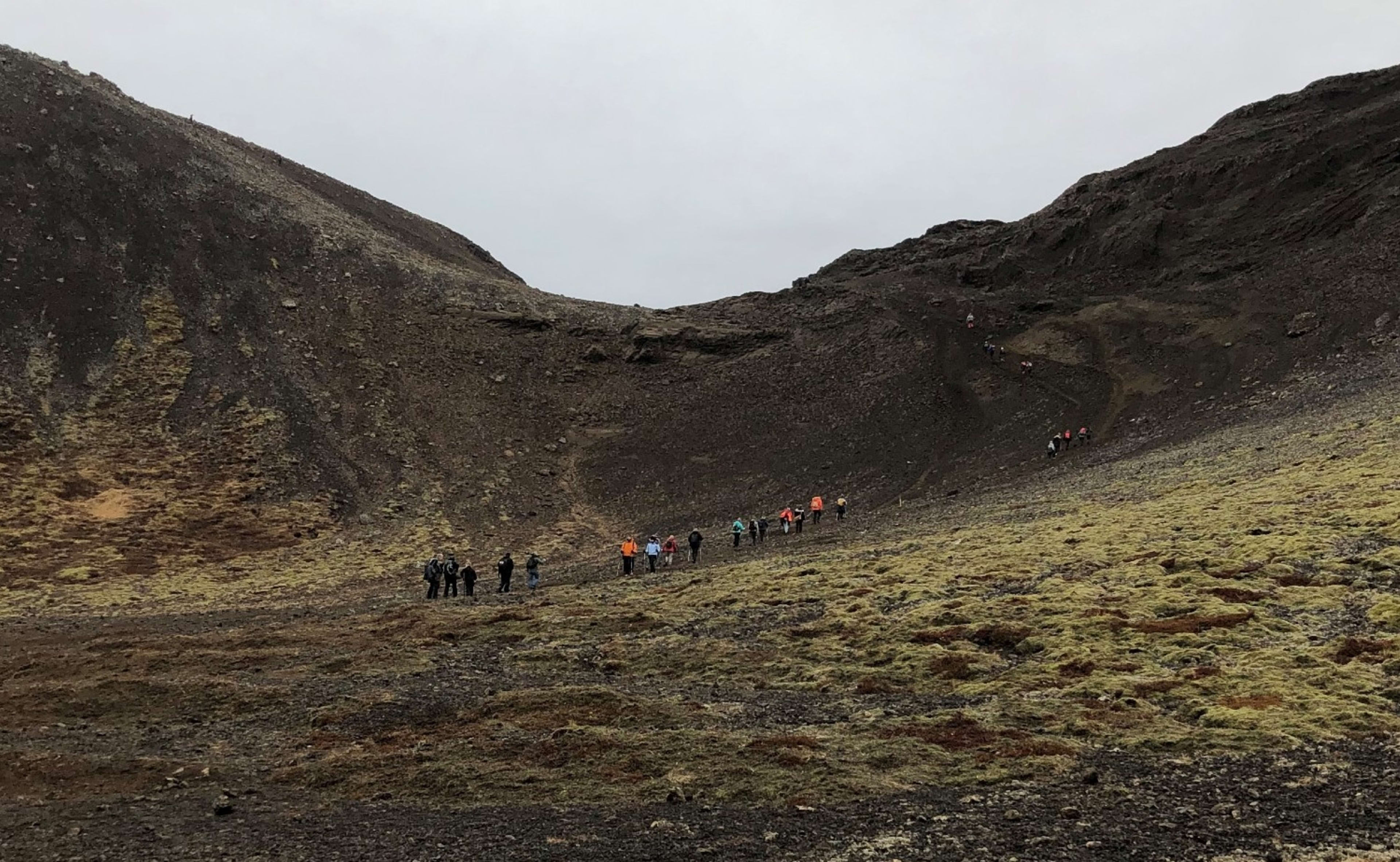 Geldingadalur_Volcano-Hike_RE