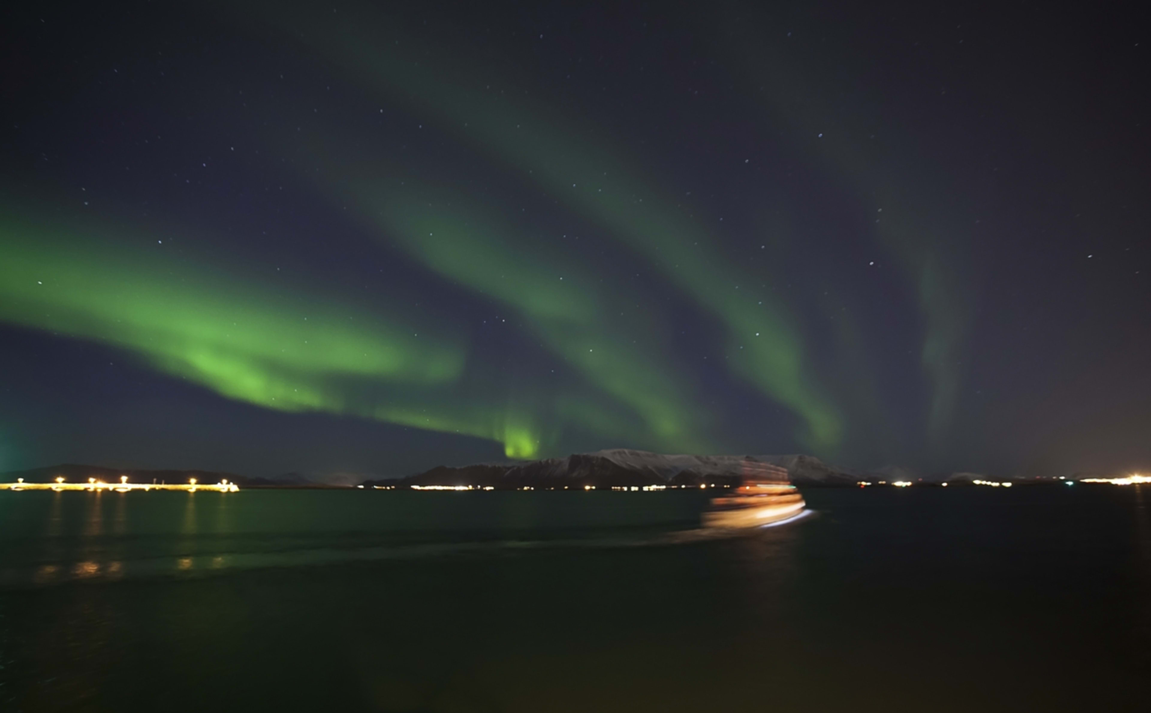 Vacations_-_Tours_-_Northern_Lights_by_Boat
