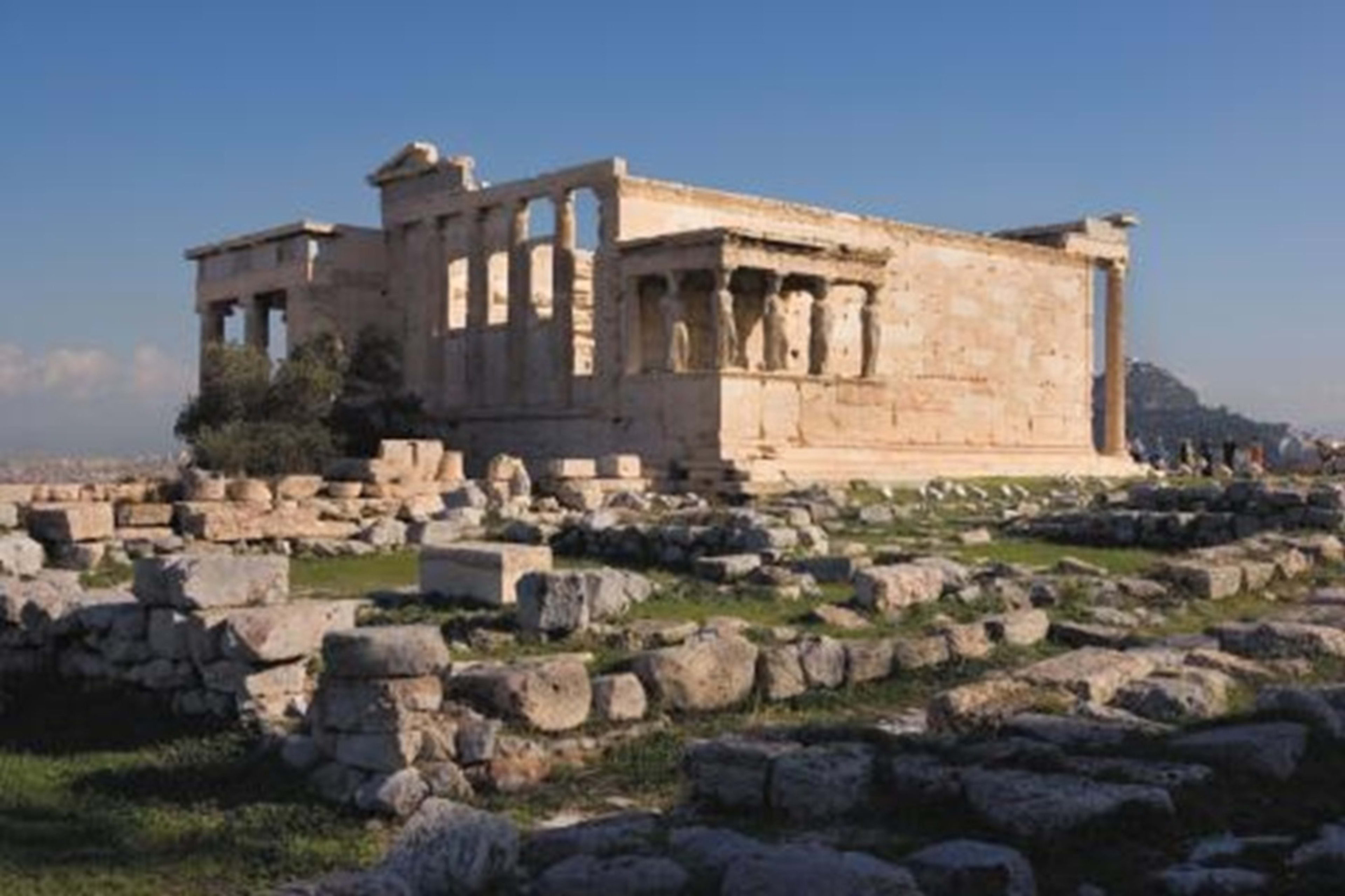 athens_statues_of_the_korai_2