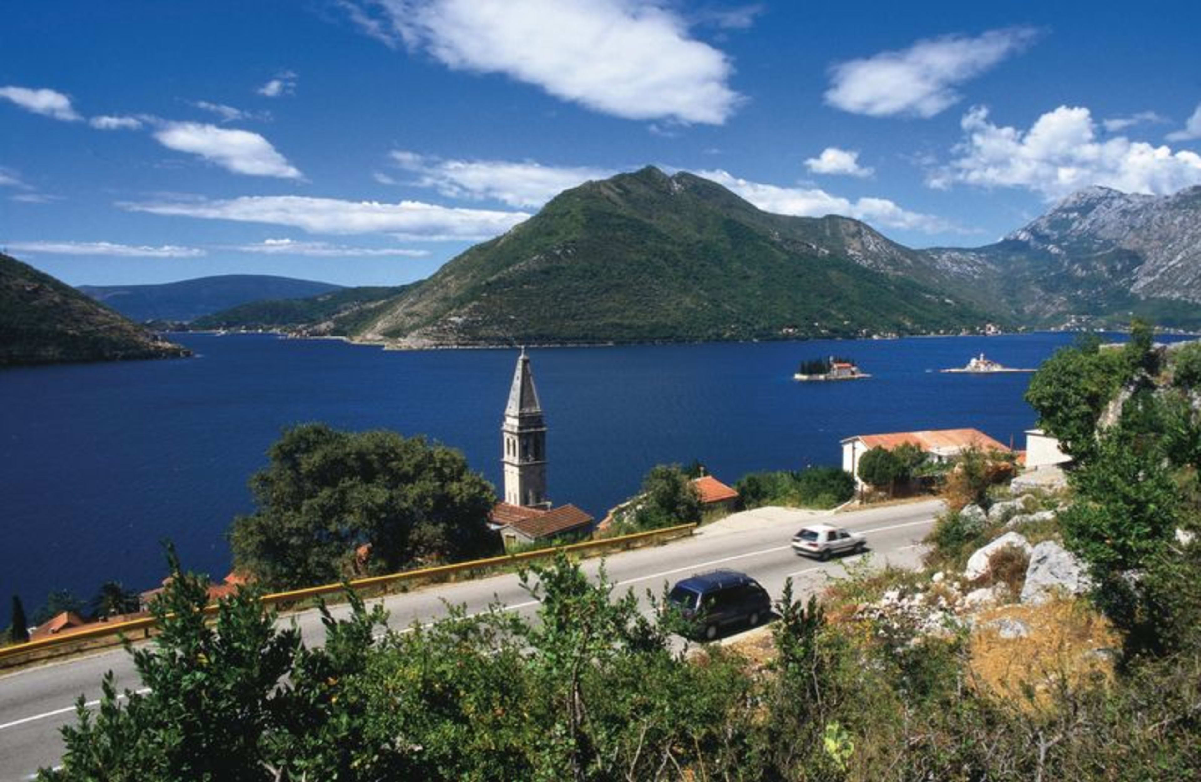 web-rci_bay_of_kotor_perast_roofs_small_resolution_0