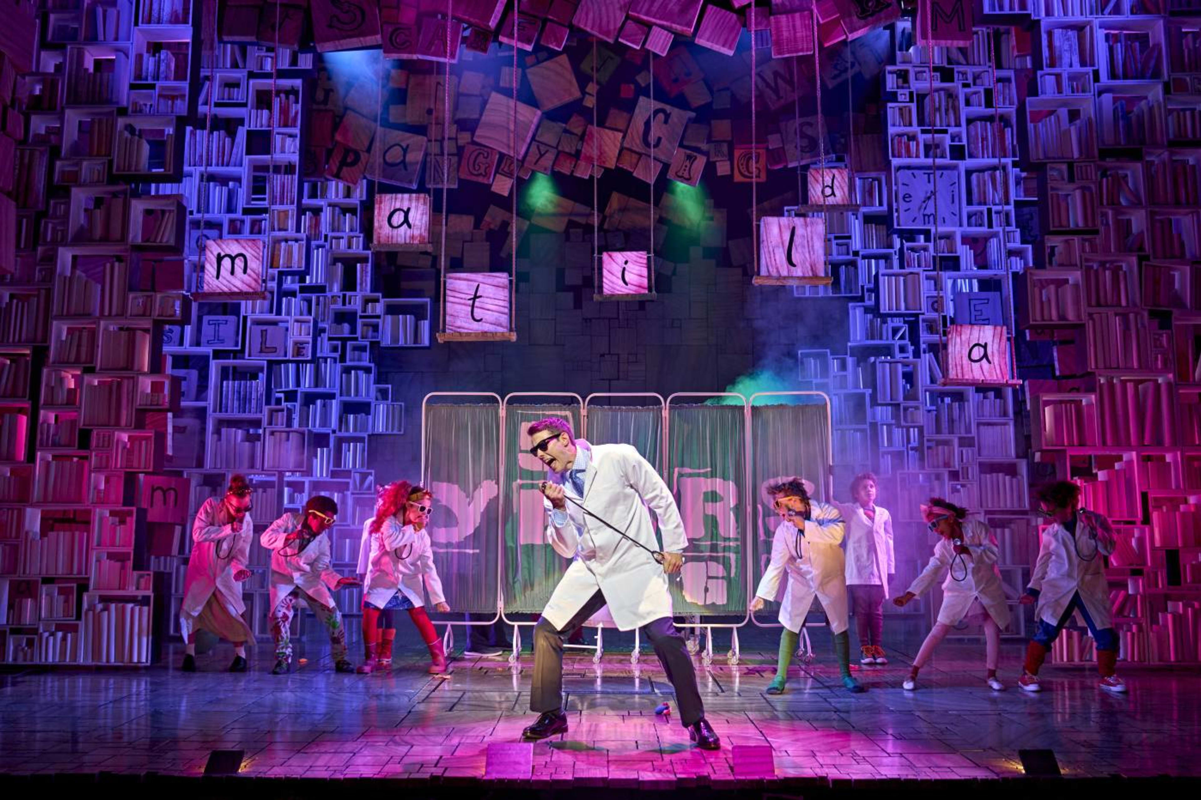 Matilda-The-Musical_Group 7