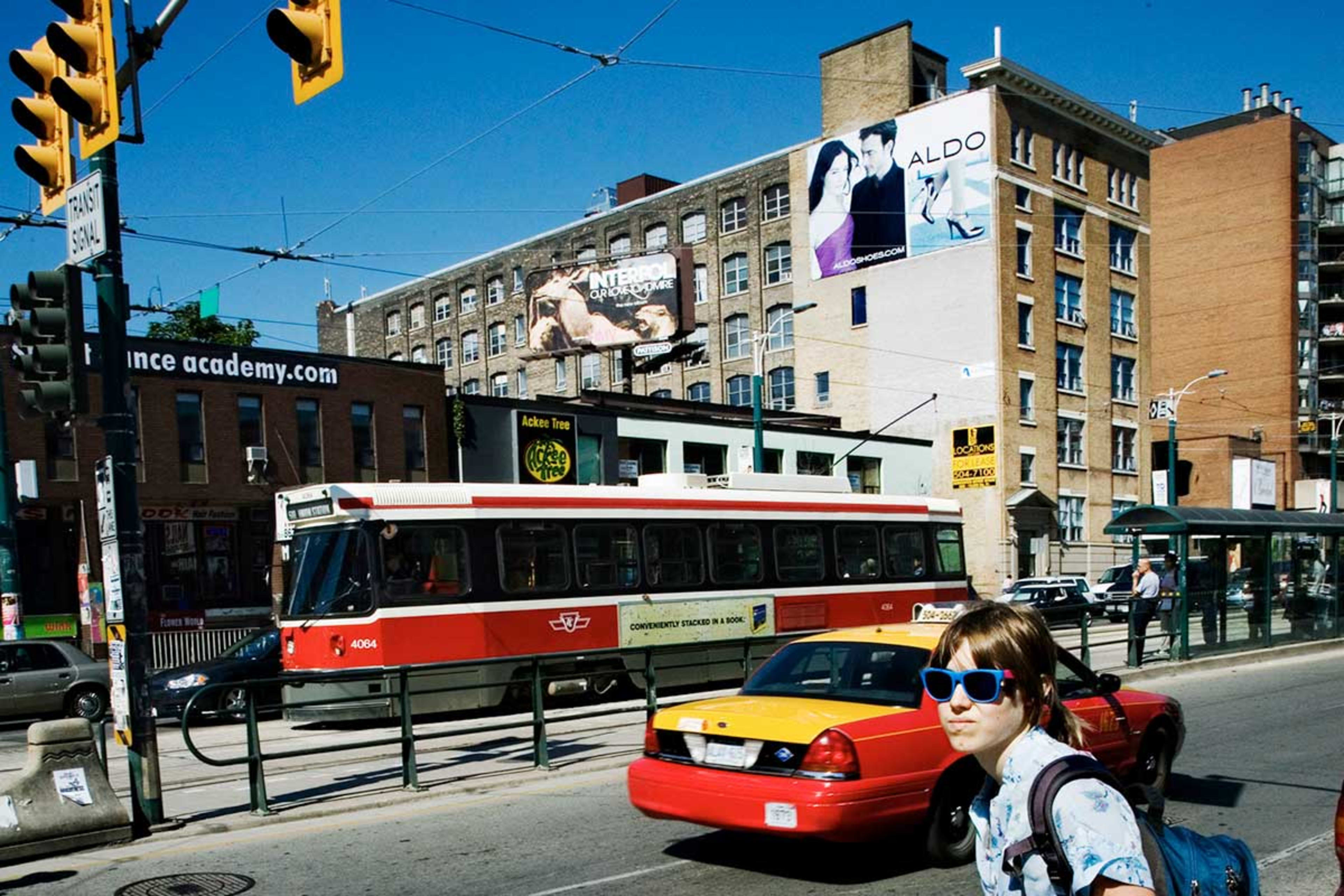 Toronto-Girl_Street