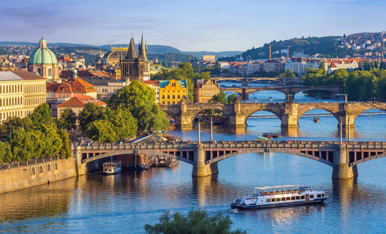 Prague_Bridge_2540x1545