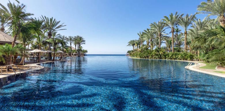 494-1000-vista-general-infinity-pool-lago-lopesan-costa-meloneras-resort-spa-gran-canaria_-_copy